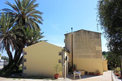 Elegant house in Noto with terrace and barbecue