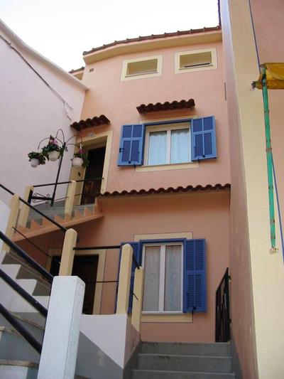 Welcoming family house in Olivetta with large garden