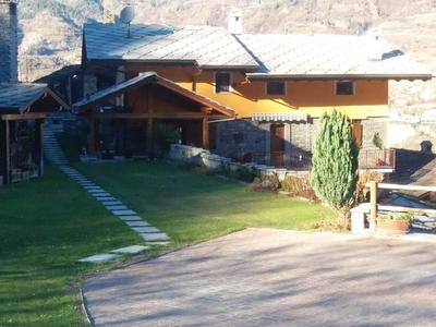 Charming Apartment in Aymavilles with Mountain View