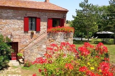 Charming House in Trequanda + Pool