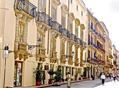 Contemporary Apartment in Trapani, 50 m² with Balcony