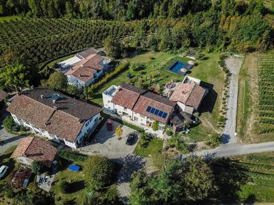 ROSTAGNI1834: VILLA WITH 2 APTS AND POOL IN THE BAROLO REGION