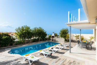 Amazing Villa MEDINA, BBQ, Heated Pool!