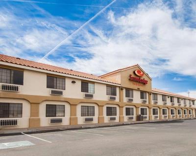 Econo Lodge Inn & Suites El Paso West