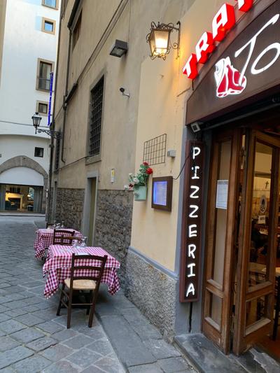 AI MAGAZZINI DEI MEDICI (casa con balcone)