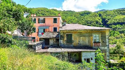 La casa con giardino tra borghi, boschi cascate e natura