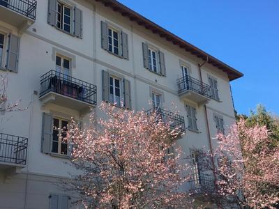 FREE PARKING - Elegant Two-Bedroom Apartment with Balcony