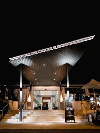 Shoreline Hotel