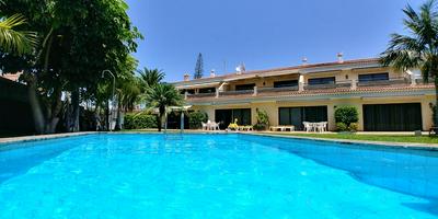 Elegant and Peaceful Aparments with Pool and Garden