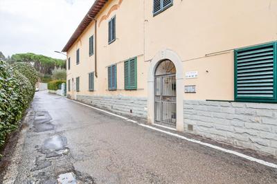 GuestHost - Coverciano Modern Apartment with Patio!