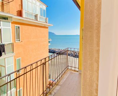GuestHost - Cosy Flat with Sea View Balcony