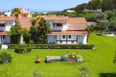 Elefteria Apts & Suites