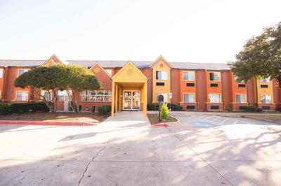 Red Roof Inn & Suites Euless - DFW Airport Southwest