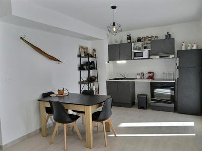 Appartement climatisé, moderne avec terrasses à 500m de la mer