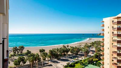 APARTAMENTO EN LA PLAYA CON VISTAS DE ENSUEÑO