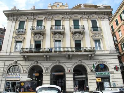 MONOCAMERA con TERRAZZOgiardino -STUDETTE -zona Panoramica POSILLIPO