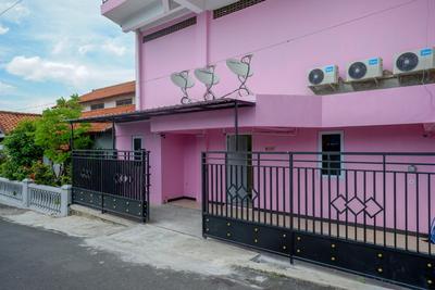 RedDoorz @ Jalan Gatot Subroto Semarang