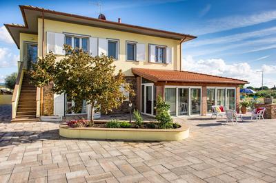 IL NOCCIOLO 12, Emma Villas