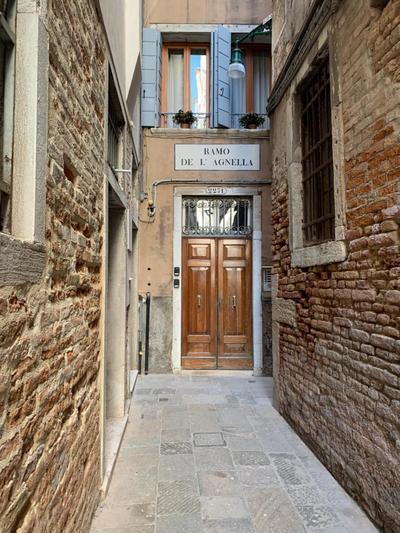 REGINA - ROMANTIC STUDIO near RIALTO