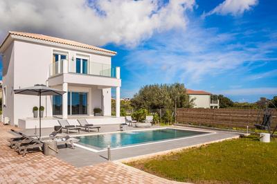 Artemon New Luxury Villa