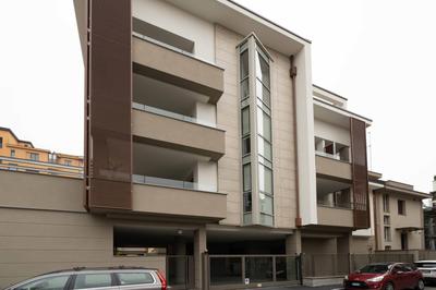 Amazing BRAND NEW 2 room upper scale with condo GYM close to metro
