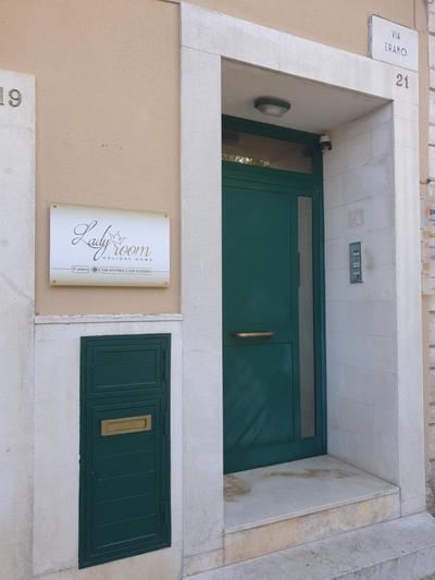 Lady Room