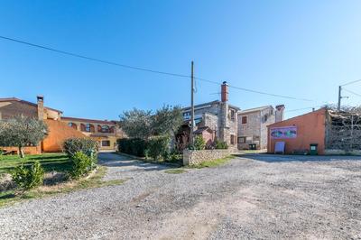 Spacious holiday home Guran