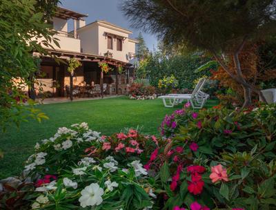 Villa Begonia by the sea
