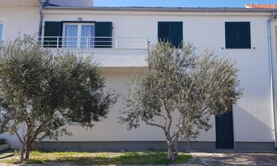 Beach apartment Ana - Wake up to the sea, balcony, terrace, garden & parking, Murter - Dalmatia
