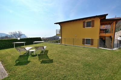 Blue Apartment in Marciaga di Costermano