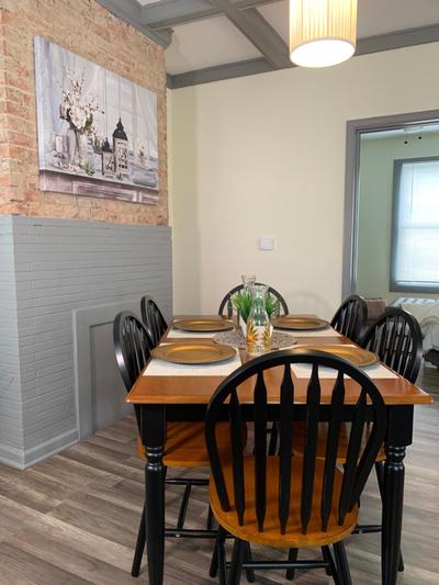 Huge 6BR Home , Modern & Convenient