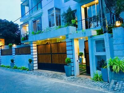 8 Plus Luxury Apartments