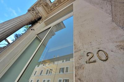 Crispi Modern Flat in the Historic Center