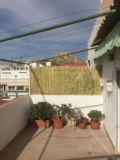 ÁTICO CÉNTRICO JUNTO A LA PLAYA