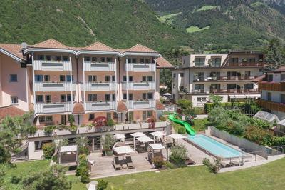 Amaris Suites