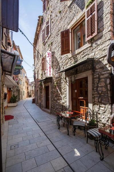 Old Town Apartments in Umag