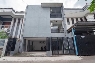 RedDoorz Syariah At Afifah Guest House near Bikasoga Sport Center