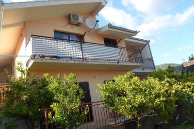 Apartment Ivana with pool and parking