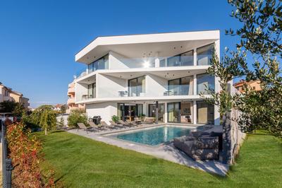 Luxury Villa Aruna
