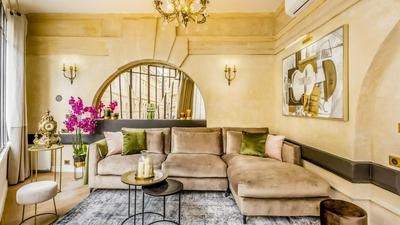 Luxury 6 Bedroom 5 bathroom Palace Apartment - Louvre View