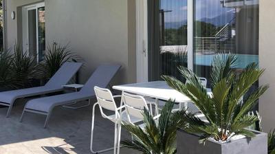 *CENTRAL LAKESIDE APT*Swimming Pool & Free Parking