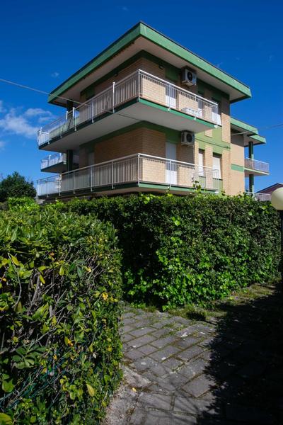 M027 - Marcelli, trilocale con terrazzo a 150 metri dal mare