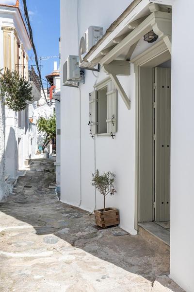 Liviana House - Perfectly Located in Skopelos Town