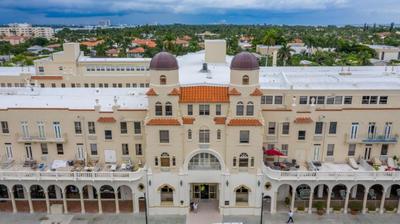 Palm Beach Paradise Walk to Beach Pool WiFi 86" TV WiFi