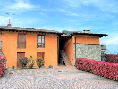 DesenzanoLoft Eridania Apartment with private garden and pool