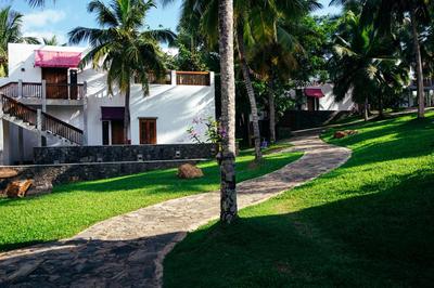 UTMT - Underneath The Mango Tree Spa & Beach Resort