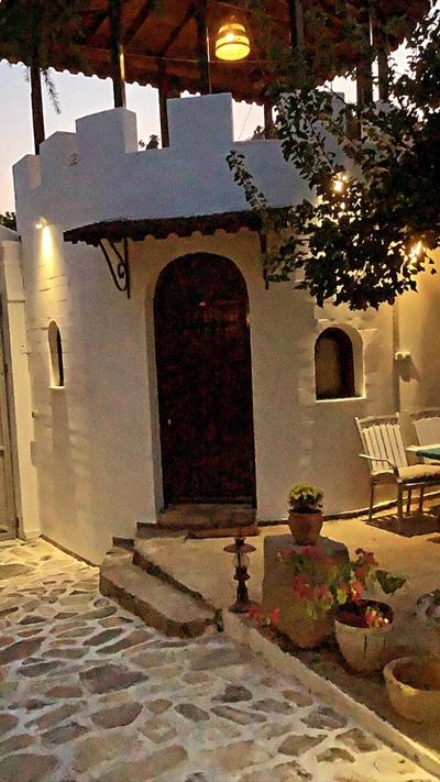 Akropolis Guest House