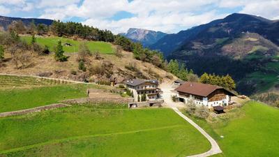Unterkofler Farm Holiday - Peaceful Nature Stay with Stunning Panoramic Views near Bolzano