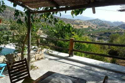 Comfortable Family House nearby Mirtos