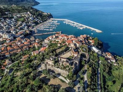 Elegante Villa tra Mare e Storia
